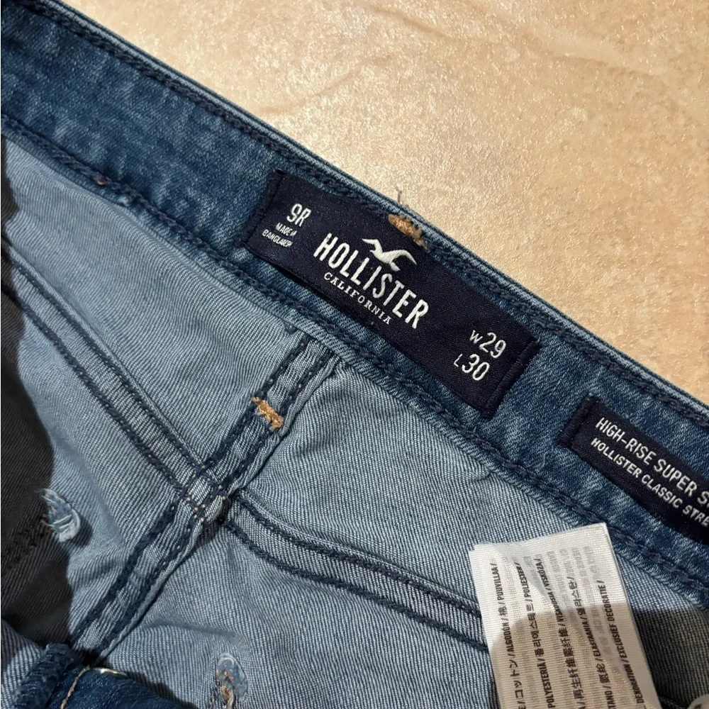 5/$25 Hollister Distressed‎ Jeans